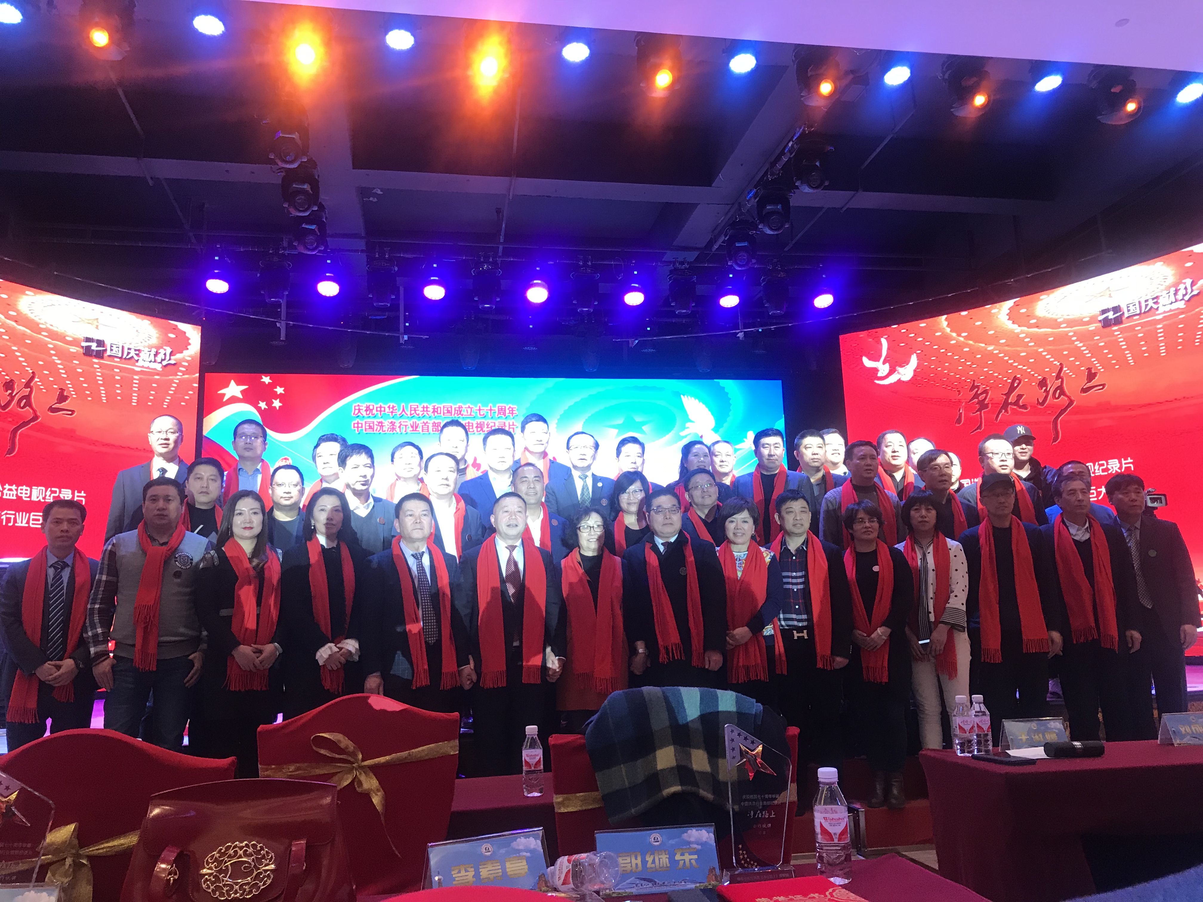 中國洗染行業(yè)首部公益電視記錄片《凈在路上》開(kāi)機儀了，北京尤薩公司受邀參加本次活動(dòng)